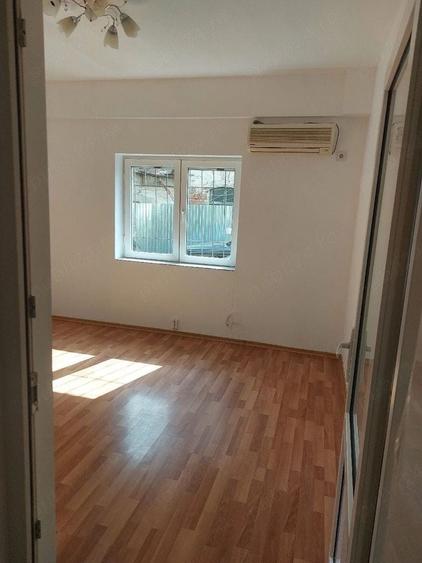 Casă individuală cu 1 camere cu Canalizare în Centrul Civic