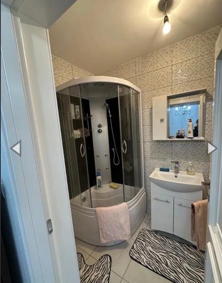 Casă individuală cu 5 camere cu Canalizare în Central