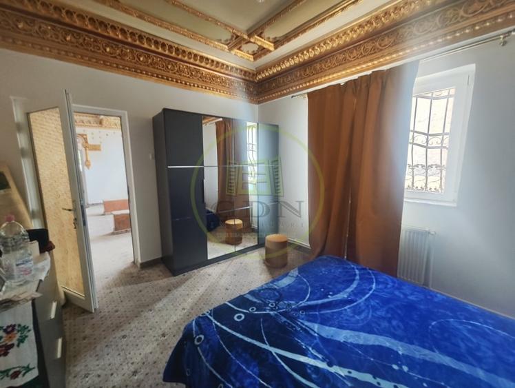 Casă individuală cu 10 camere cu Canalizare în Bariera Vâlcii