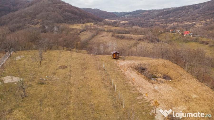 Teren cu suprafa?a de 5100mp amplasat intr-o zona superba de munte - 3