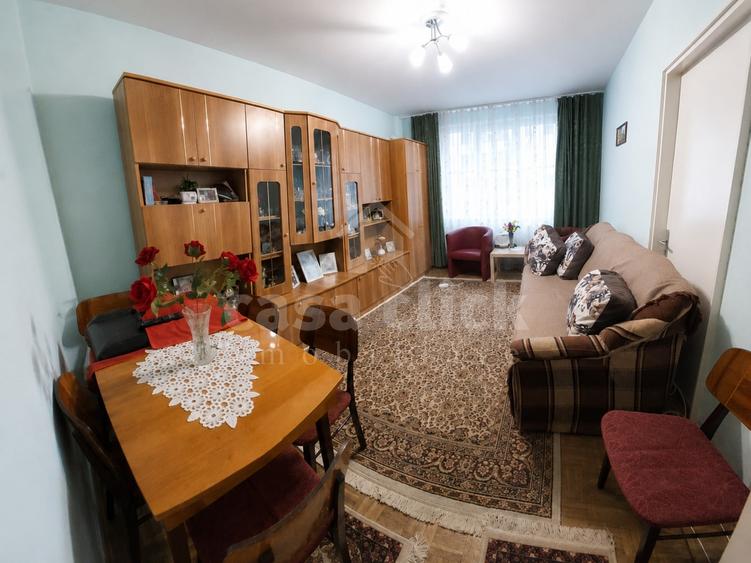 Apartament cu 3 camere decomandat în Central
