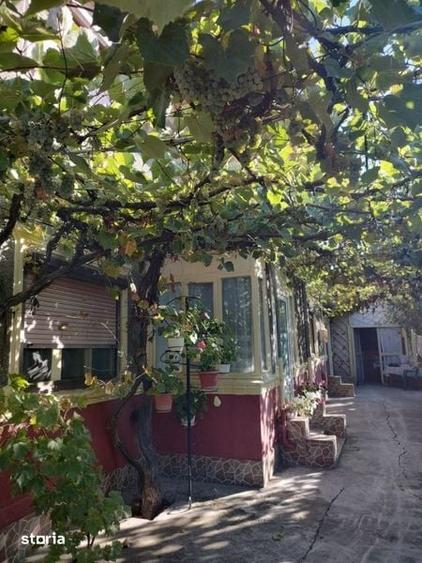 Casă cu 4 camere cu Teren 200 Mp în Central