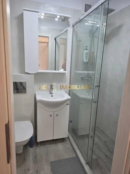 Apartament cu 3 camere decomandat, mobilat în Titan