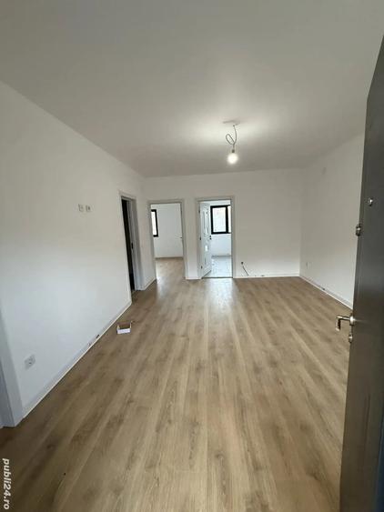 Casă cu Teren 1300 Mp în Teișani