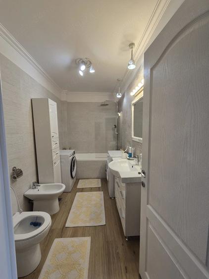 Apartament cu 3 camere decomandat în Florești