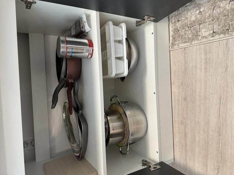 Apartament cu 4 camere decomandat în Central