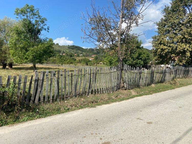 Teren de 3250 mp, în Baia de Fier