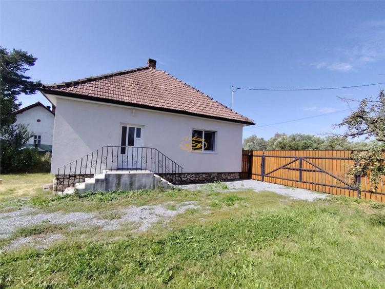 Casă cu 2 camere cu Teren 422 Mp în Vale