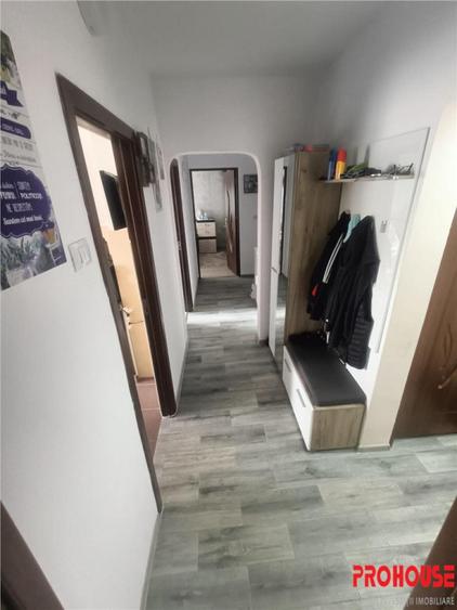 Apartament cu 3 camere decomandat în Mioriței