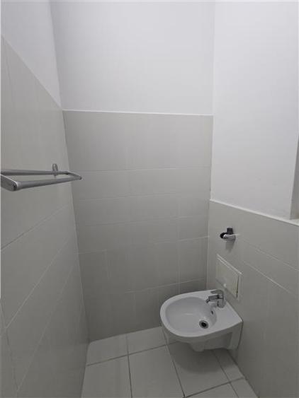 Apartament cu 3 camere decomandat, mobilat în Delfinariu