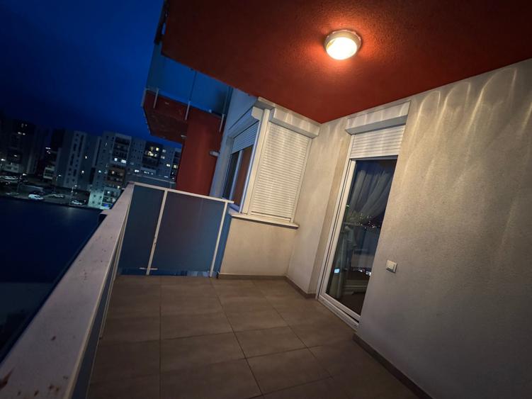 Apartament cu 3 camere decomandat în Exterior Vest