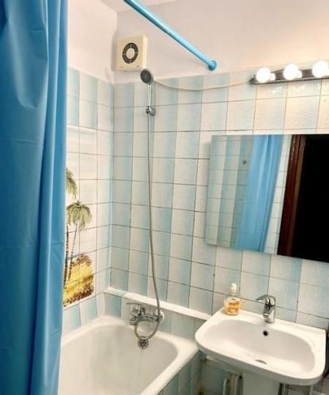 Apartament cu 3 camere decomandat, mobilat în Berceni