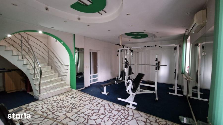 Casă cu 7 camere cu Piscina în Ferentari