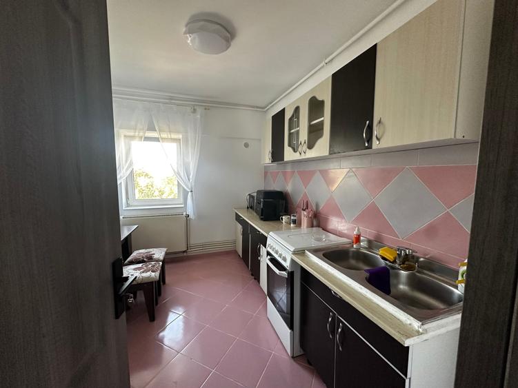 Apartament cu 2 camere decomandat în Far