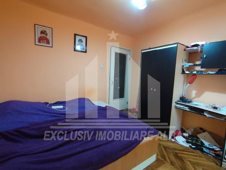 Apartament cu 4 camere decomandat, mobilat în Cetate
