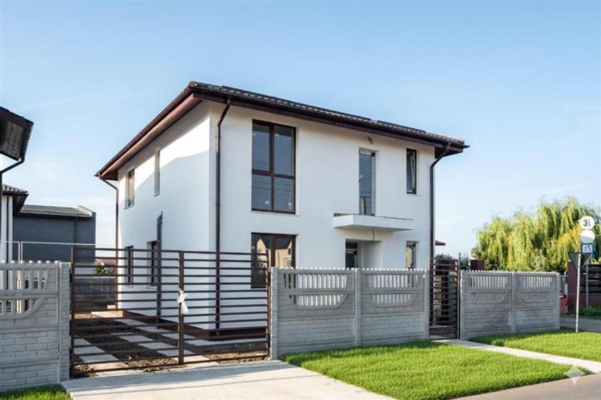 Casă cu 5 camere cu Teren 450 Mp în Domnești