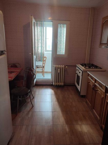 Apartament cu 3 camere semidecomandat în Drumul Taberei