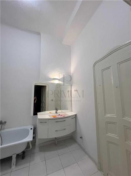 Apartament cu 3 camere semidecomandat în Ultracentral