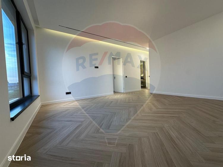 Casă cu 5 camere cu Teren 450 Mp în Tunari