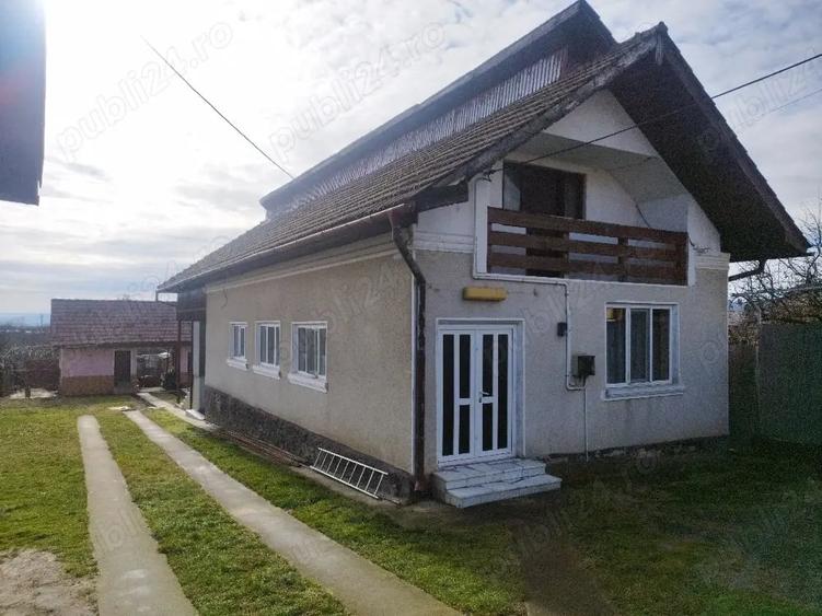 Casă cu 3 camere cu Teren 2500 Mp în Central