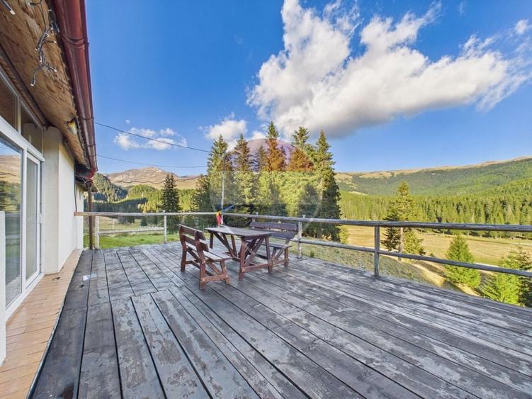 Hotel/Pensiune, de 4,535 mp, în Moroeni
