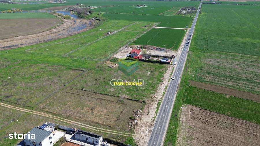 Teren de 2010 mp, în Central
