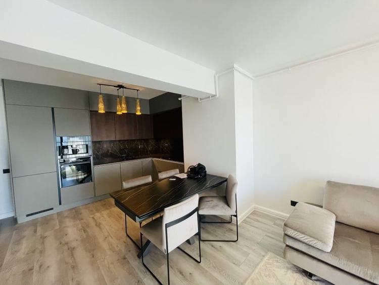 Apartament cu 3 camere semidecomandat, mobilat în Zorilor