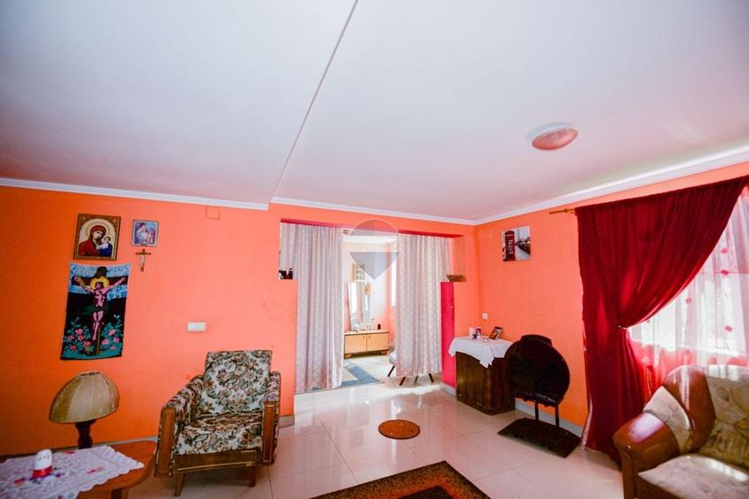 Casă individuală cu 5 camere cu Teren 490 Mp în Central