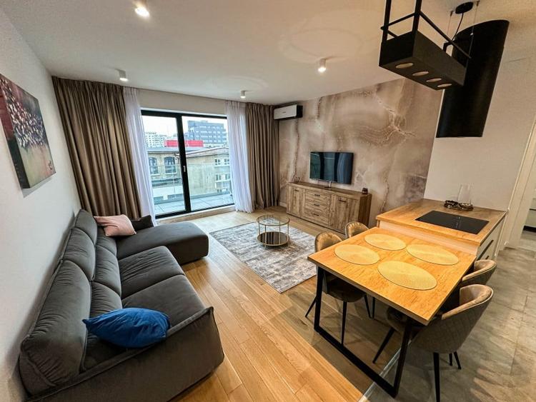 Apartament cu 2 camere semidecomandat, mobilat în Timpuri Noi