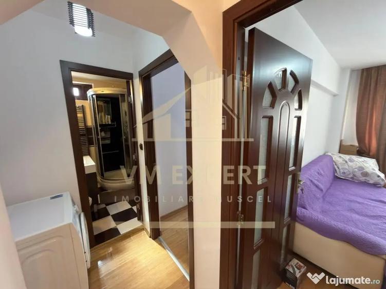 Apartament cu 3 camere decomandat în Sud