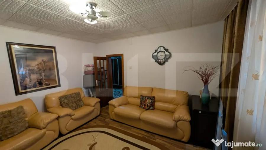 Apartament cu 3 camere decomandat în Micro 4