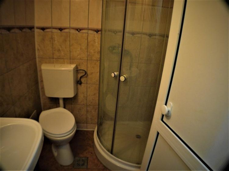 Hotel/Pensiune, de 12 mp, în Moinești