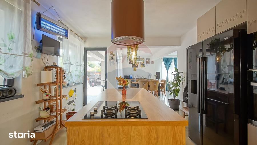 Casă cu 4 camere cu Teren 605 Mp în Florilor