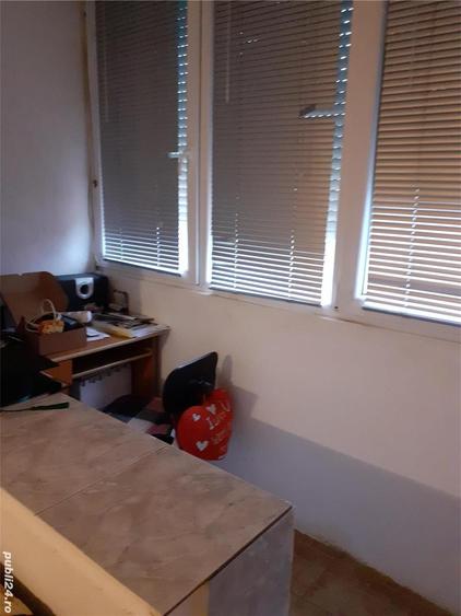 Apartament cu 3 camere semidecomandat în Popești