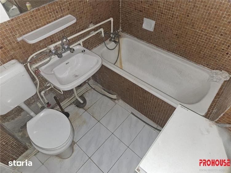 Apartament cu 3 camere semidecomandat în Central