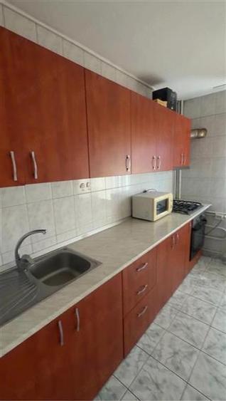 Apartament cu 2 camere decomandat, mobilat în Brâncoveanu