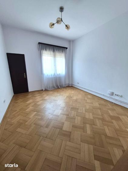 Apartament cu 5 camere decomandat în Dorobanți
