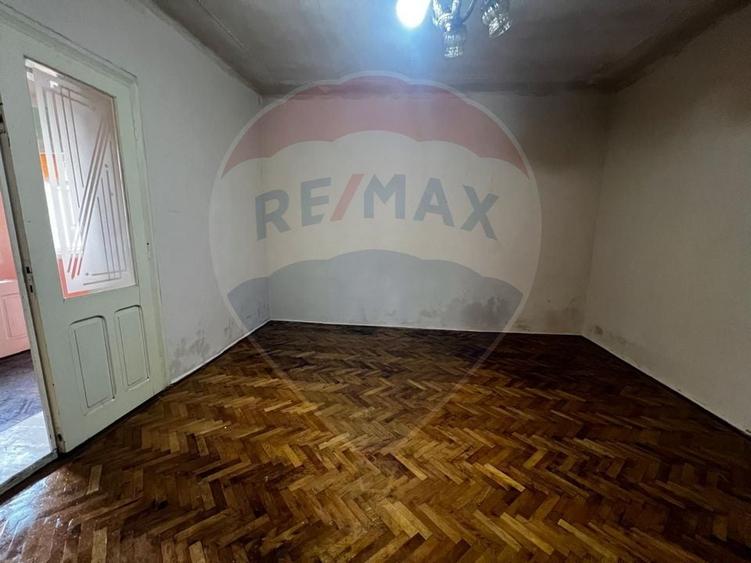 Casă cu 4 camere cu Teren 2144 Mp în Șeitin