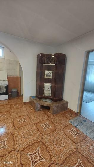 Casă cu 2 camere cu Teren 360 Mp în Ceangăi