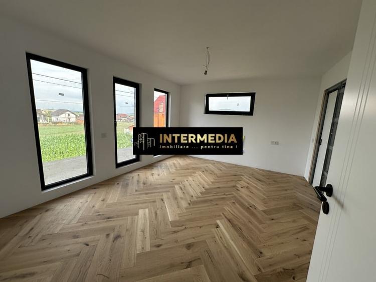 Casă individuală cu 5 camere cu Canalizare în Ighiu