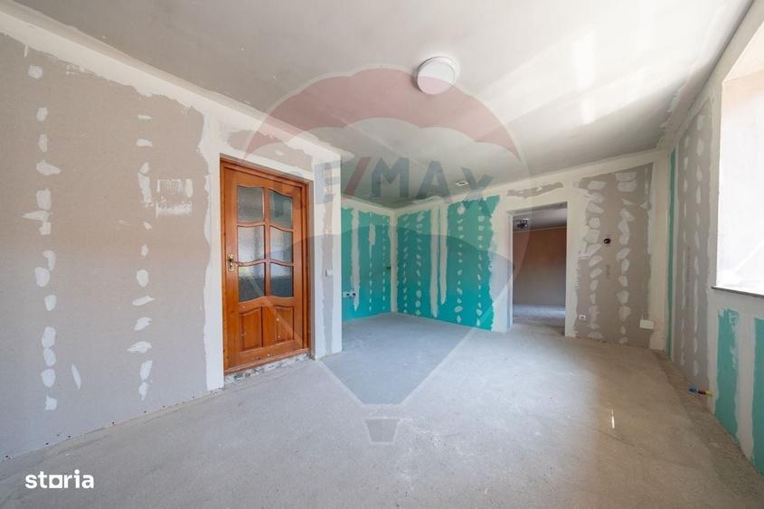 Casă cu 4 camere în Dumbrăvița