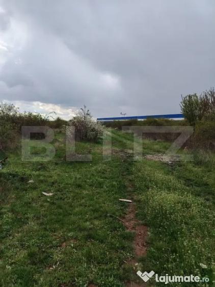 Teren de 8280 mp, în Central