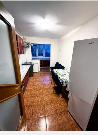 Apartament cu 4 camere semidecomandat, mobilat în Lujerului