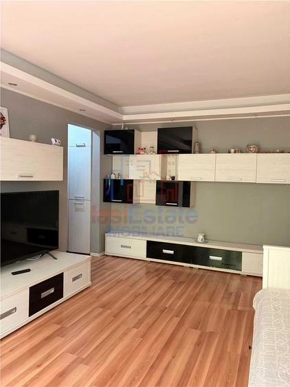 Apartament cu 2 camere semidecomandat în Filiași