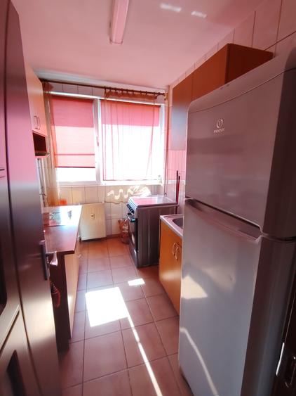 Apartament cu 3 camere semidecomandat în Tineretului