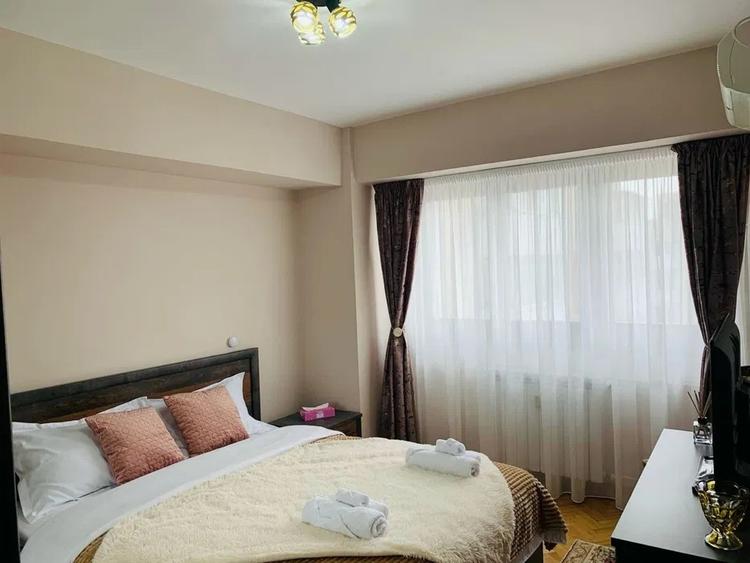 Apartament cu 3 camere decomandat, mobilat în Victoriei