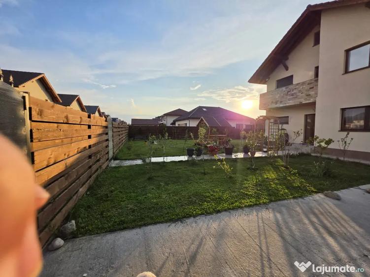 Casă cu 4 camere în Tărlungeni