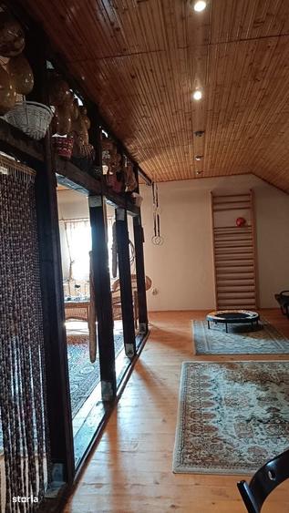 Casă cu 4 camere cu Teren 958 Mp în Central
