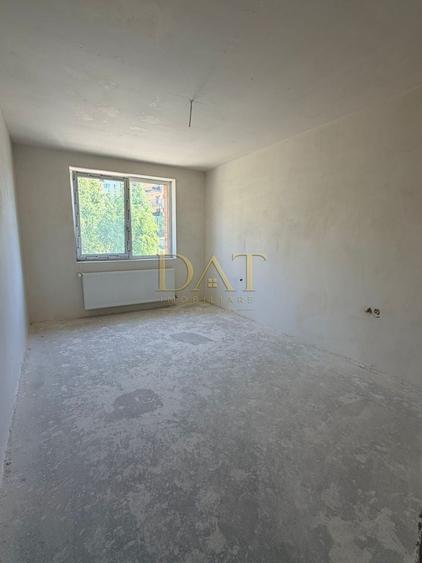 Apartament cu 4 camere semidecomandat în Chinteni
