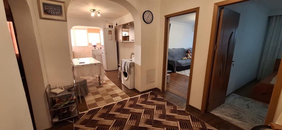 Apartament cu 4 camere semidecomandat în Dristor